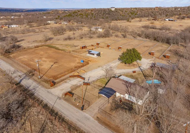 2nd image of 1193 Withers Rd, Mineral Wells, TX 76067 | MLS# 97879594