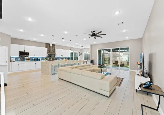 5th image of 1425 Adkins Rd #A, Houston, TX 77055 | MLS# 59091442