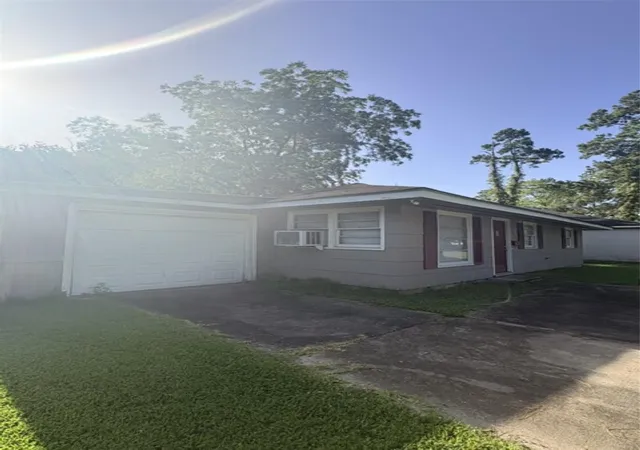Photo 3 of Single family home for sale at 5270 Spencer Dr, Beaumont, TX 77708 | MLS# 98641224 | Listing updated on 2026-08-28