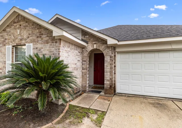 Photo 2 of Sale Pending at 29106 Foxingham Cir, Spring, TX 77386 | MLS# 11178121 | Listing updated on 2026-09-12