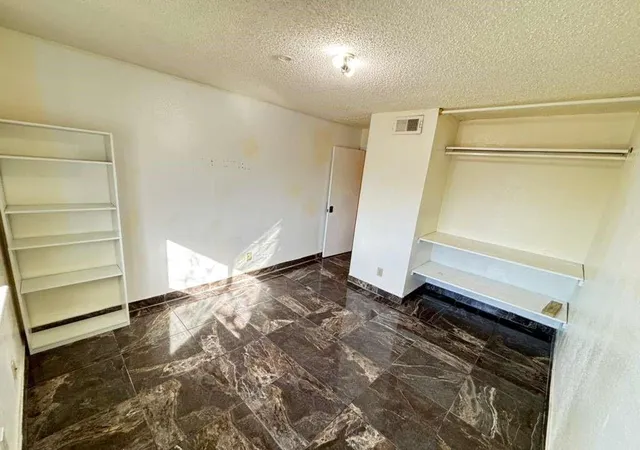 5th image of 5638 Birchmont Dr, Houston, TX 77091