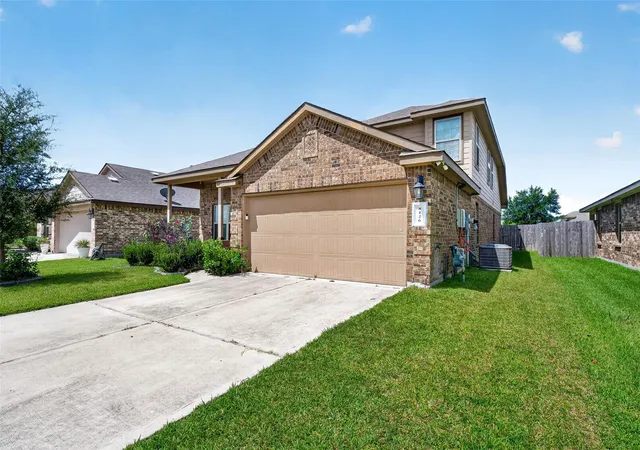Photo 2 of Single family home for sale at 8126 Oakleaf Meadow Ct, Rosharon, TX 77583 | MLS# 12802349 | Listing updated on 2026-08-19