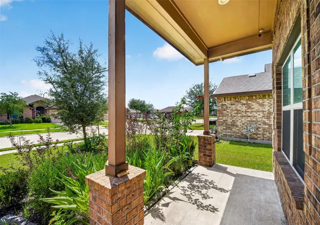 Photo 3 of Single family home for sale at 8126 Oakleaf Meadow Ct, Rosharon, TX 77583 | MLS# 12802349 | Listing updated on 2026-08-19