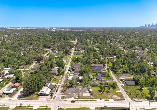 Photo 4 of Sale Pending at 6012 Laura Koppe Rd, Houston, TX 77016 | MLS# 20774413 | Listing updated on 2026-09-07