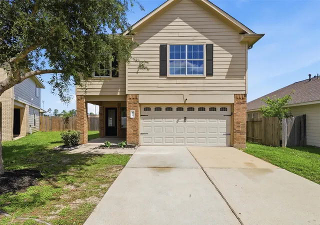 Photo 2 of Sale Pending at 915 Redcrest Springs Ct, Houston, TX 77073 | MLS# 4552583 | Listing updated on 2026-09-22