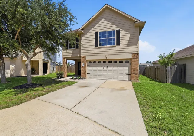 Photo 3 of Sale Pending at 915 Redcrest Springs Ct, Houston, TX 77073 | MLS# 4552583 | Listing updated on 2026-09-22