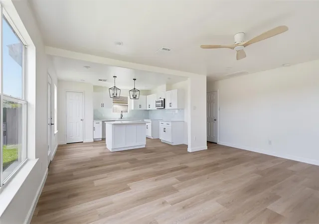 Photo 4 of Sale Pending at 915 Redcrest Springs Ct, Houston, TX 77073 | MLS# 4552583 | Listing updated on 2026-09-22