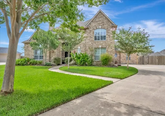Photo 2 of Sale Pending at 2225 Palm Bay Cir, Seabrook, TX 77586 | MLS# 45637373 | Listing updated on 2026-09-11