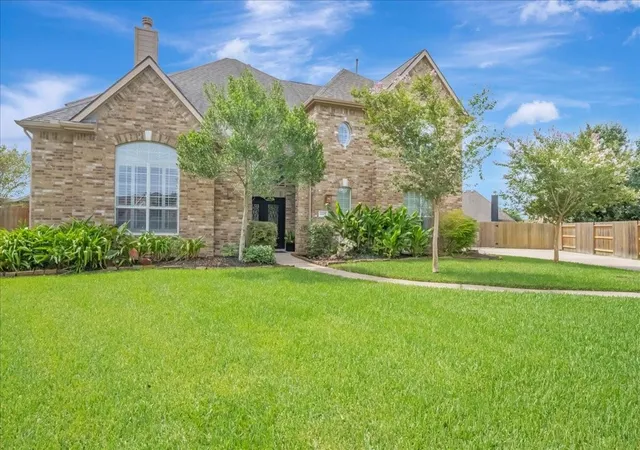 Photo 3 of Sale Pending at 2225 Palm Bay Cir, Seabrook, TX 77586 | MLS# 45637373 | Listing updated on 2026-09-11