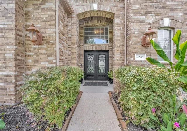 Photo 3 of Sale Pending at 2225 Palm Bay Cir, Seabrook, TX 77586 | MLS# 45637373 | Listing updated on 2026-09-11