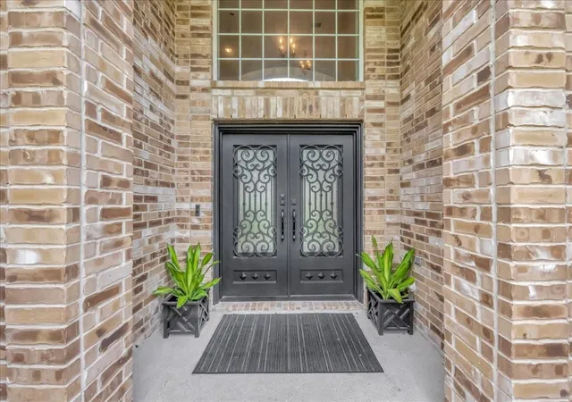 Photo 4 of Sale Pending at 2225 Palm Bay Cir, Seabrook, TX 77586 | MLS# 45637373 | Listing updated on 2026-09-11