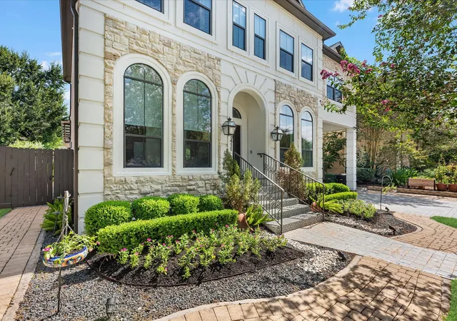 Photo 4 of Sale Pending at 5411 Aspen St, Houston, TX 77081 | MLS# 47928140 | Listing updated on 2026-09-06