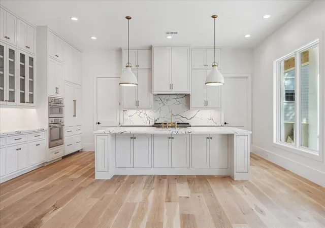 Photo 2 of Sale Pending at 2159 Addison Rd, Houston, TX 77030 | MLS# 10055581 | Listing updated on 2026-07-21