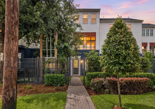 Photo 1 of Townhouse for sale at 822 Cage St, Houston, TX 77020 | MLS# 56421568 | Listing updated on 2026-09-17