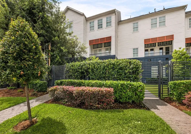 Photo 3 of Townhouse for sale at 822 Cage St, Houston, TX 77020 | MLS# 56421568 | Listing updated on 2026-09-17
