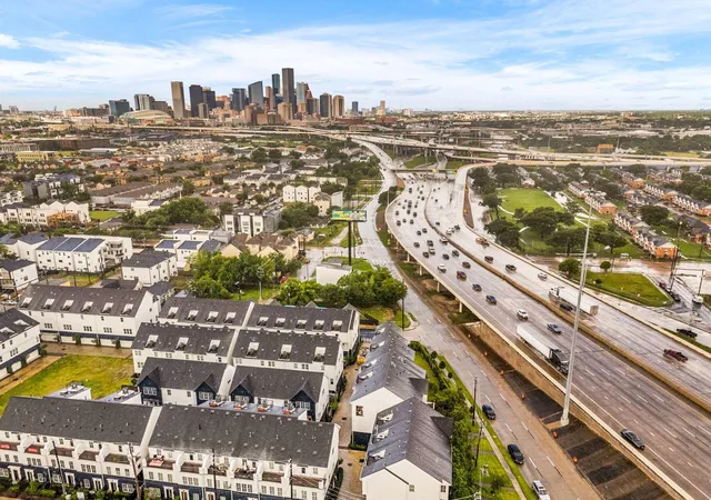 Photo 3 of Townhouse for sale at 822 Cage St, Houston, TX 77020 | MLS# 56421568 | Listing updated on 2026-09-17