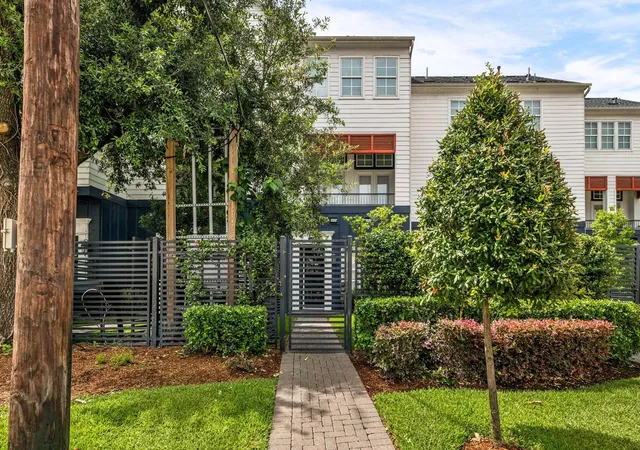 Photo 4 of Townhouse for sale at 822 Cage St, Houston, TX 77020 | MLS# 56421568 | Listing updated on 2026-09-17