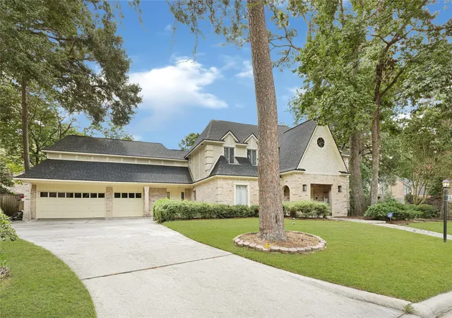 Photo 2 of Single family home for sale at 13702 Barons Brg Dr, Houston, TX 77069 | MLS# 59068690 | Listing updated on 2026-09-04
