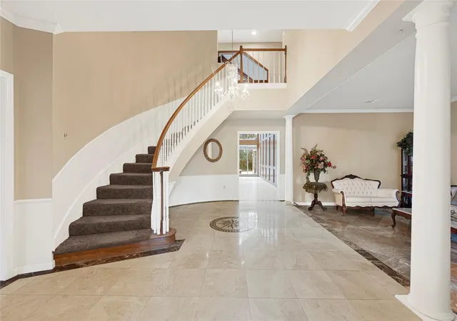 Photo 3 of Single family home for sale at 13702 Barons Brg Dr, Houston, TX 77069 | MLS# 59068690 | Listing updated on 2026-09-04