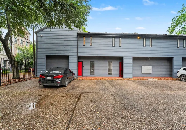 Photo 3 of Condo for sale at 2100 Commonwealth St #M, Houston, TX 77006 | MLS# 14891975 | Listing updated on 2026-09-06
