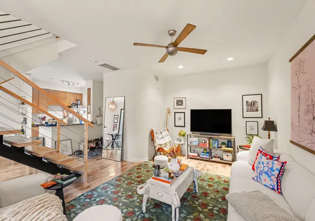 Photo 4 of Condo for sale at 2100 Commonwealth St #M, Houston, TX 77006 | MLS# 14891975 | Listing updated on 2026-09-06