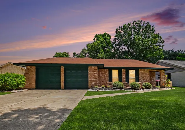 Photo 1 of Sale Pending at 10323 Kirkwren Dr, Houston, TX 77089 | MLS# 7816830 | Listing updated on 2026-09-11