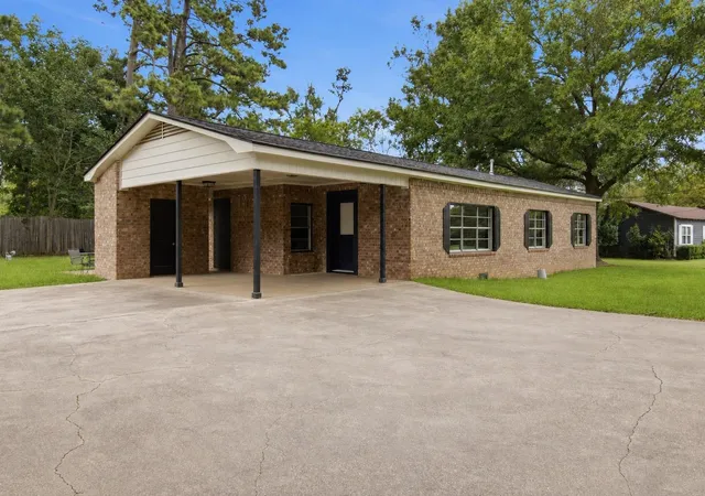1st image of 150 West St, Alto, TX 75925 | MLS# 69806331