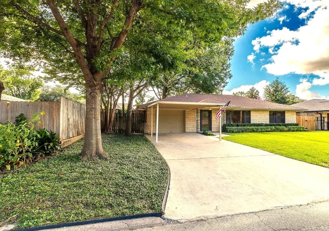 Photo 3 of Single family home for sale at 4218 Glebe Rd, Houston, TX 77018 | MLS# 20869161 | Listing updated on 2026-08-05