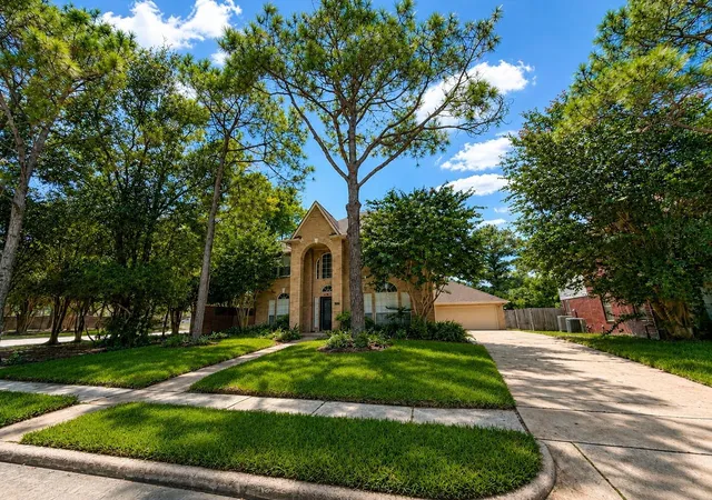2nd image of 13538 Shadow Falls Ct, Houston, TX 77059 | MLS# 62019239