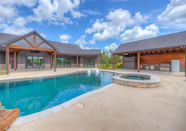 Photo 2 of Single family home for sale at 5454 Fm 350 N, Livingston, TX 77351 | MLS# 10707024 | Listing updated on 2026-04-20