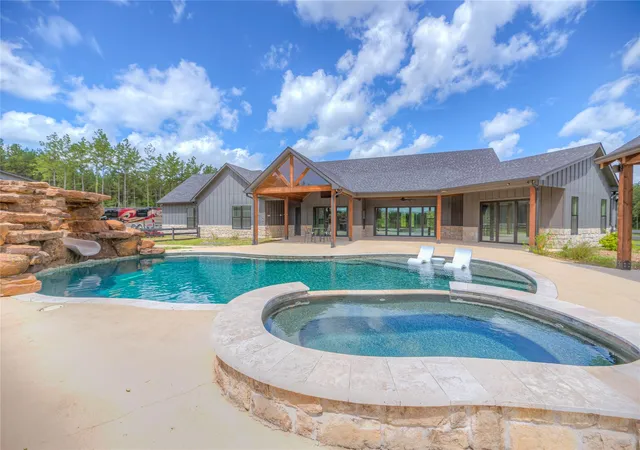 Photo 3 of Single family home for sale at 5454 Fm 350 N, Livingston, TX 77351 | MLS# 10707024 | Listing updated on 2026-04-20