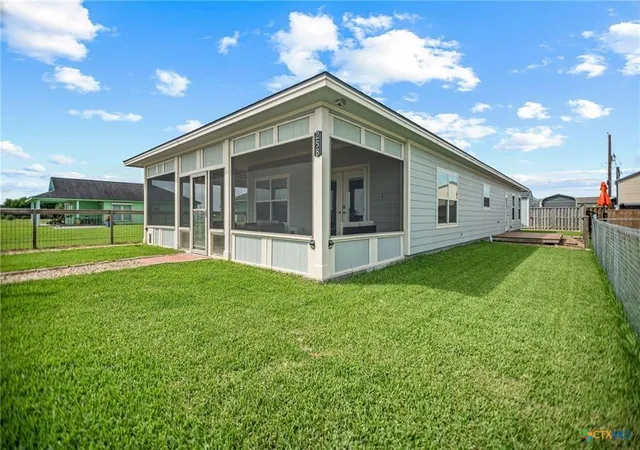 Photo 2 of Single family home for sale at 258 Alamo Beach Ave, Port Lavaca, TX 77979 | MLS# 90404968 | Listing updated on 2026-08-28