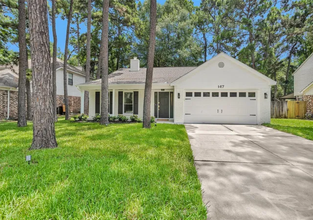 Photo 2 of Single family home for sale at 147 E Pathfinders Cir, Spring, TX 77381 | MLS# 64789483 | Listing updated on 2026-09-10
