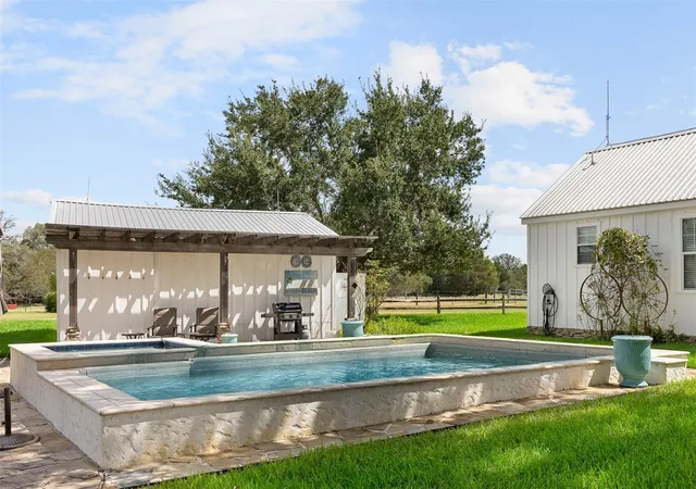 4th image of 3523 Seidel Rd, Schulenburg, TX 78956 | MLS# 51135771