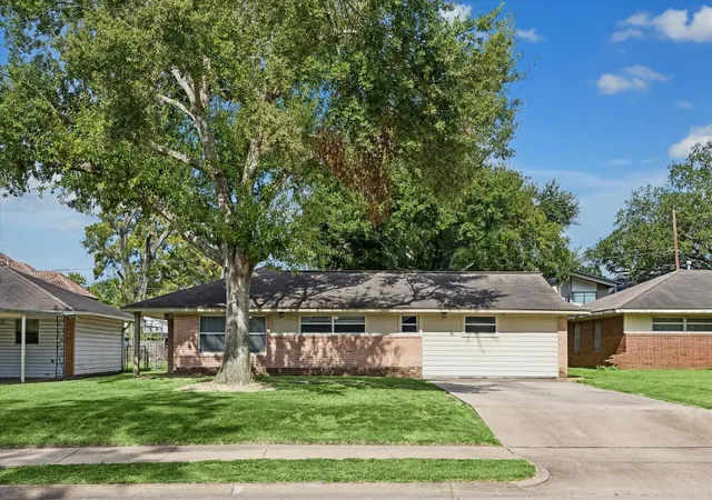 1st image of 1729 Bayram Dr, Houston, TX 77055 | MLS# 68989543