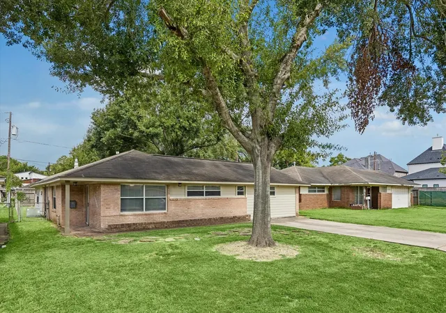 2nd image of 1729 Bayram Dr, Houston, TX 77055 | MLS# 68989543