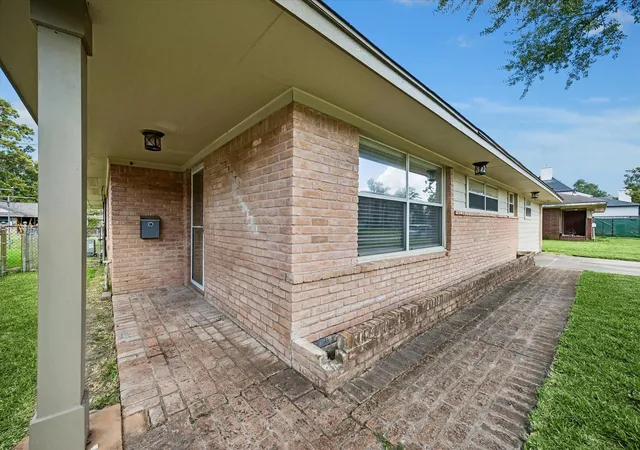 3rd image of 1729 Bayram Dr, Houston, TX 77055 | MLS# 68989543