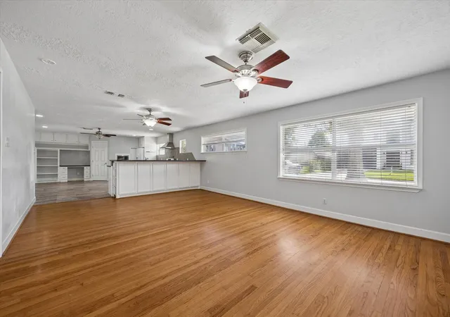 4th image of 1729 Bayram Dr, Houston, TX 77055 | MLS# 68989543