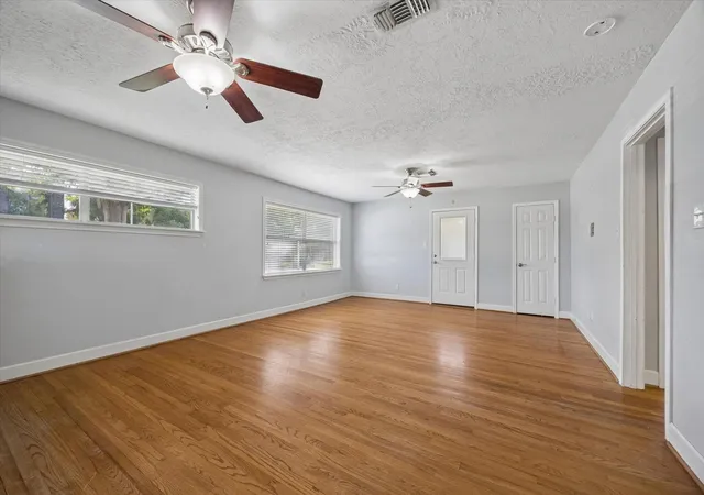 5th image of 1729 Bayram Dr, Houston, TX 77055 | MLS# 68989543