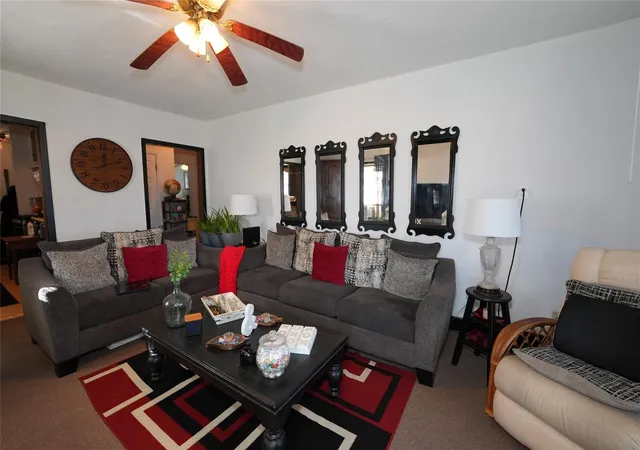 Listing Photo 4 - Condo for sale in building located at 2313 67th St, Galveston, TX 77551