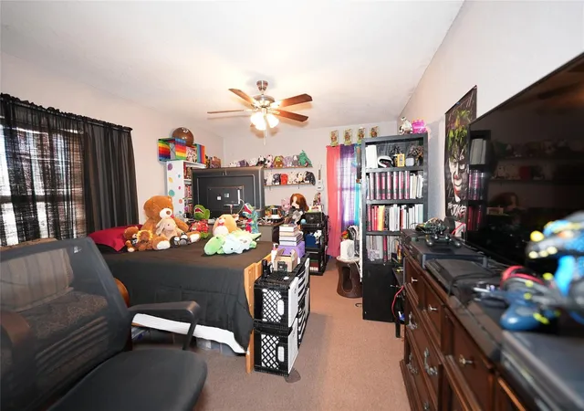 Listing Photo 5 - Condo for sale in building located at 2313 67th St, Galveston, TX 77551
