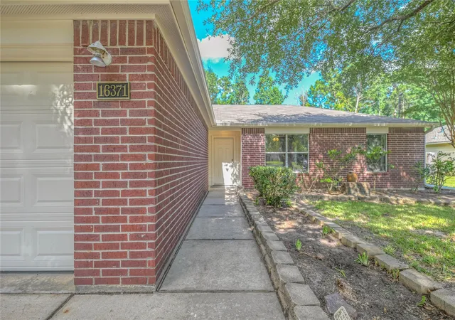 3rd image of 16371 Full Moon Ct, Conroe, TX 77302 | MLS# 66304582