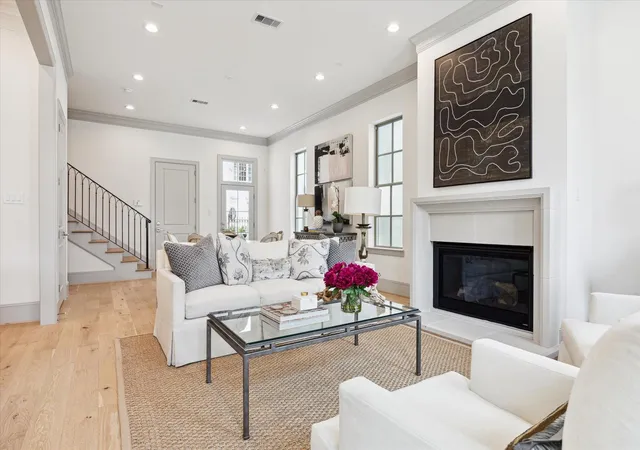 2nd image of 207 Sutton Row Pl, Houston, TX 77024 | MLS# 9445690