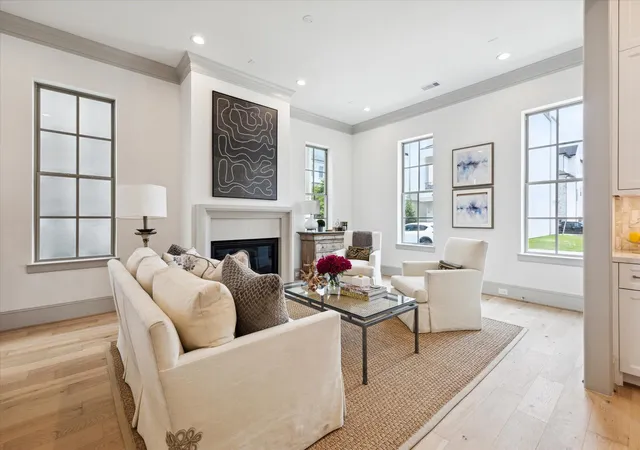 3rd image of 207 Sutton Row Pl, Houston, TX 77024 | MLS# 9445690