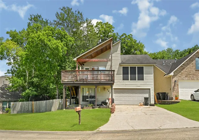 Photo 2 of Single family home for sale at 107 Harbour Town Ln, Montgomery, TX 77356 | MLS# 51911812 | Listing updated on 2026-09-07