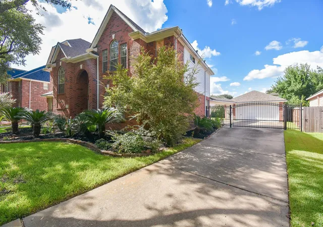 Photo 3 of Single family home for sale at 2019 Edendale Cir, Katy, TX 77450 | MLS# 89730333 | Listing updated on 2026-08-29