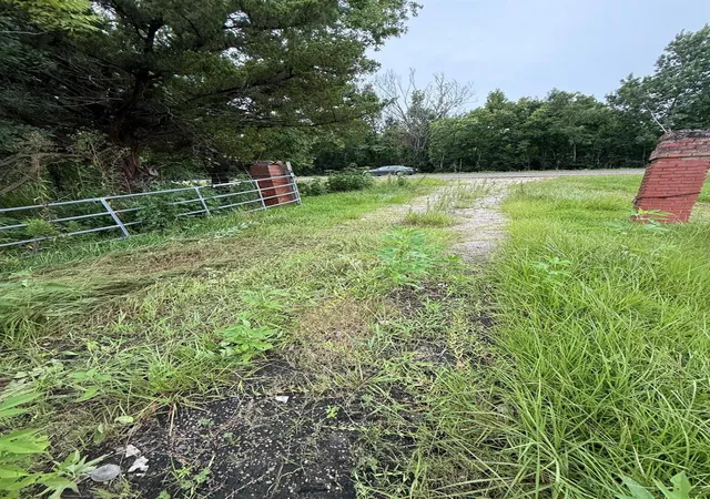 2nd image of 606 Hwy 90, Liberty, TX 77575 | MLS# 20131101