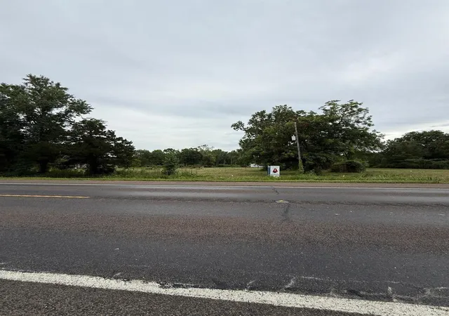 4th image of 606 Hwy 90, Liberty, TX 77575 | MLS# 20131101
