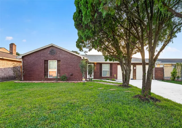 2nd image of 6114 S Greenpark Dr, Houston, TX 77072 | MLS# 62060586