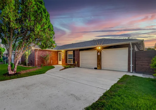3rd image of 6114 S Greenpark Dr, Houston, TX 77072 | MLS# 62060586